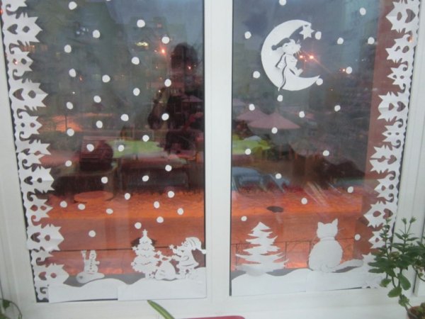 Снежные украшения на окна