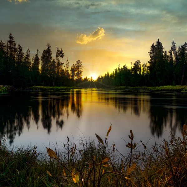 Закат на озере