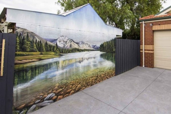 Роспись стен и заборов