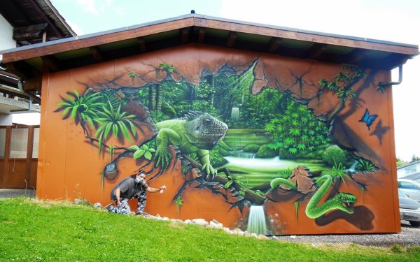 Роспись бетонного забора