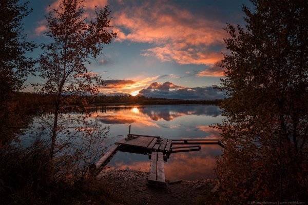 Осенний вечер на озере