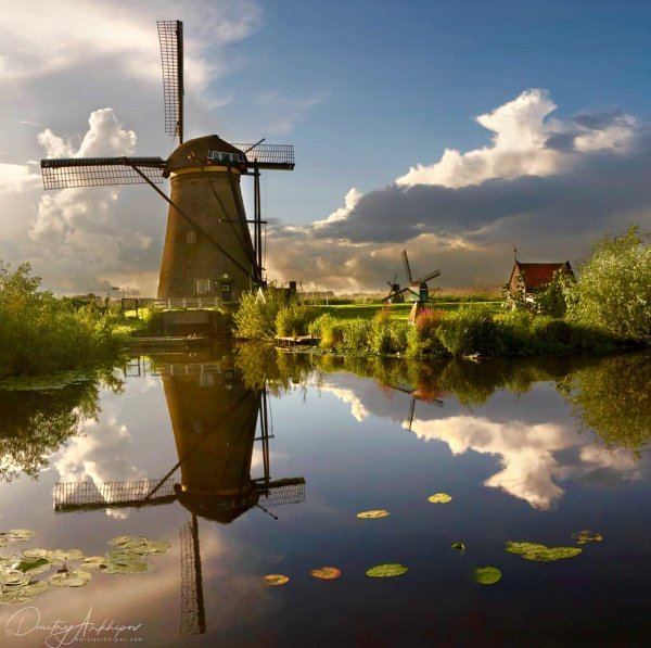 Заброшенная мельница на реке