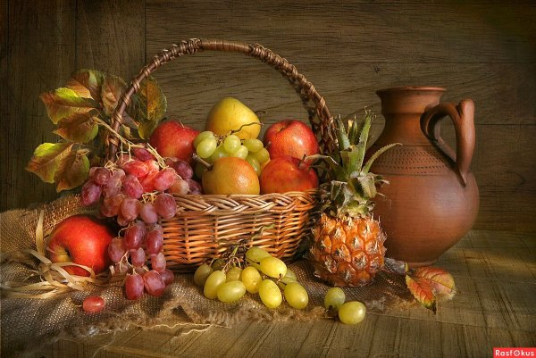 Осенний натюрморт с фруктами