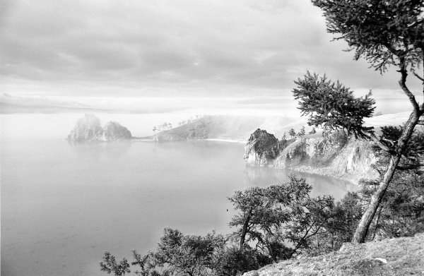 Озеро Байкал на белом