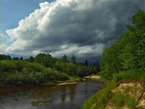 Река перед грозой