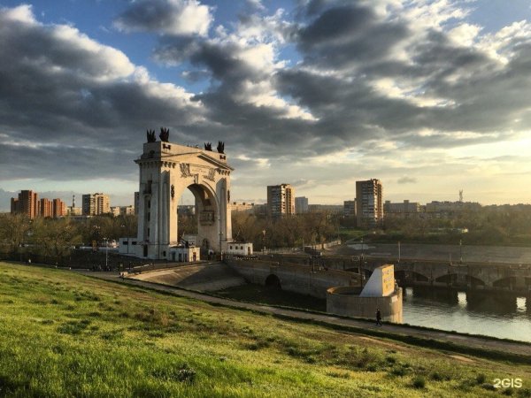 Волгоград Мамаев Курган с Волги