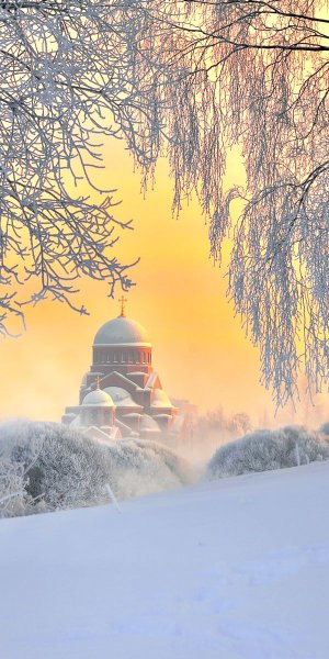 Деревня православный храм зима