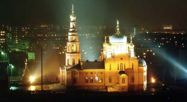 Новочебоксарск ночью Соборная площадь