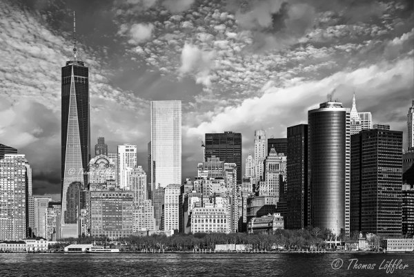 Черно белый город