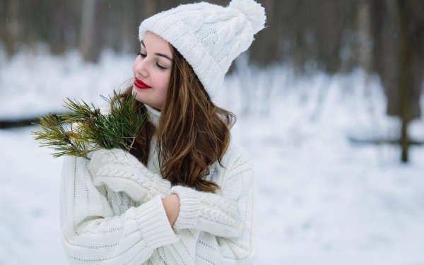 Девушка в снегу