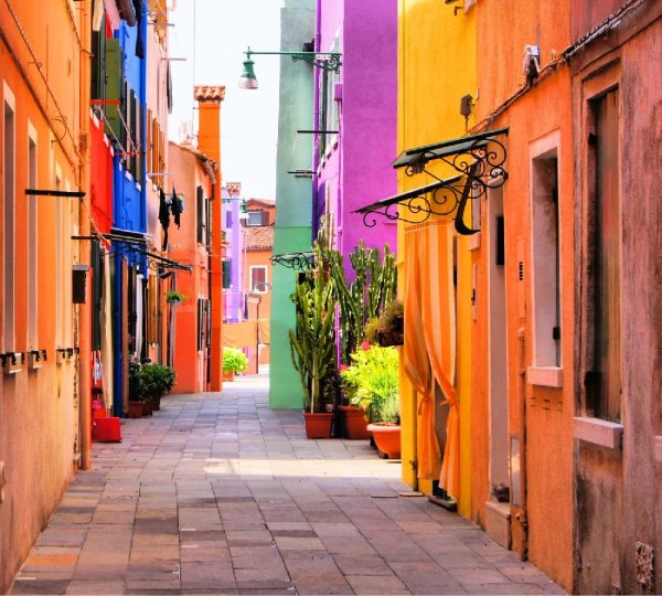 Пестрая улица в Бурано