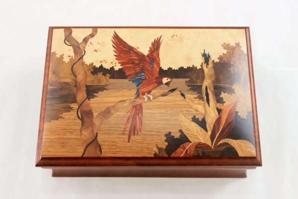 Художник, работающий в технике Маркетри Валерий Карасев (Vicar