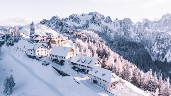 Заснеженные Альпы Италии