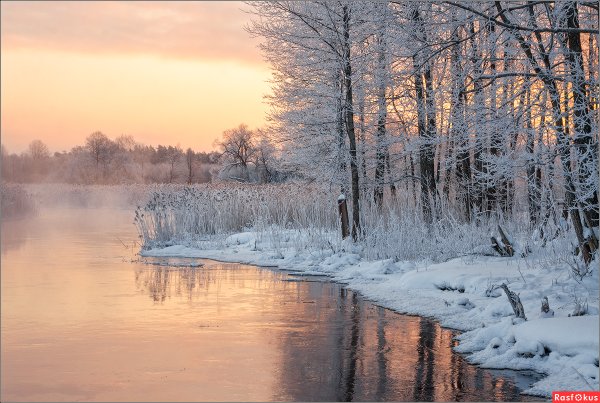 Рассвет на реке зимой
