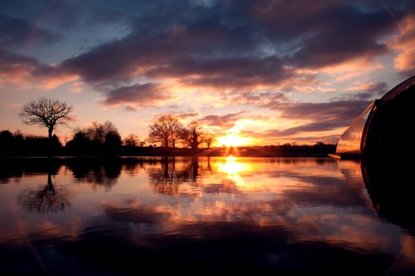 Отражение в воде обои