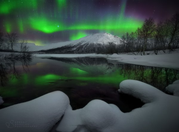 Хибины Кольский полуостров Северное сияние