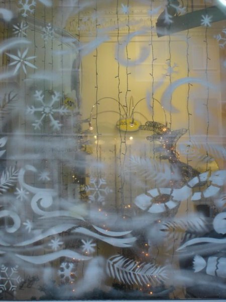 Зимний пейзаж белой гуашью