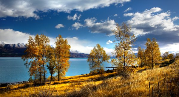 Река гора небо осень