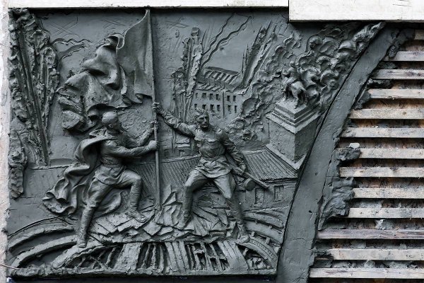 Барельеф с животными