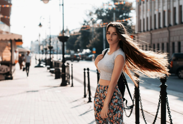 Портрет на фоне города живопись