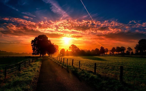 Красивый закат в горах