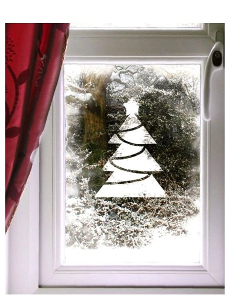 Украшения из искусственного снега на окнах