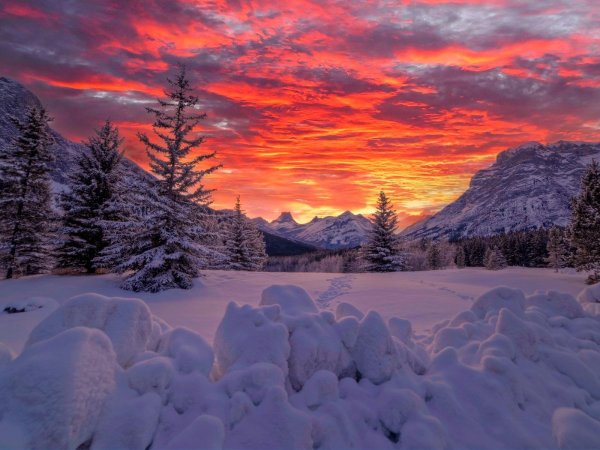 Закат в горах зимой