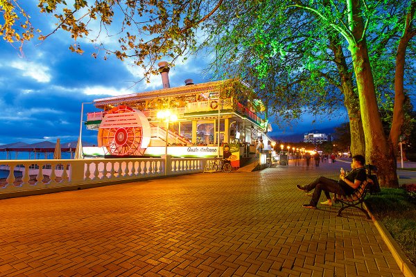 Геленджик набережная ночью