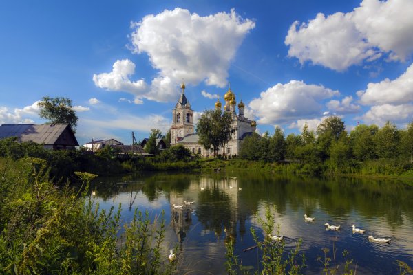 Подмосковье Церковь река лето