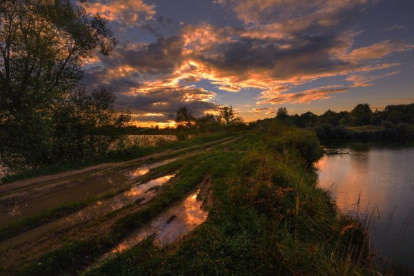 Подмосковье Церковь река лето