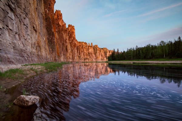 Столбы на реке синяя Якутия