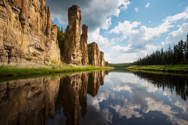 Синские скалы Якутия