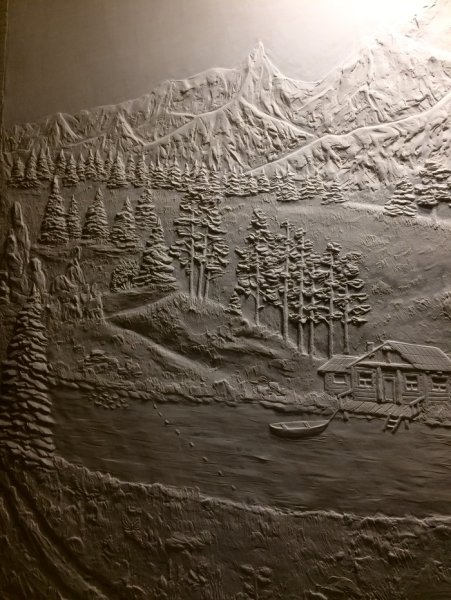 Рельеф на стене