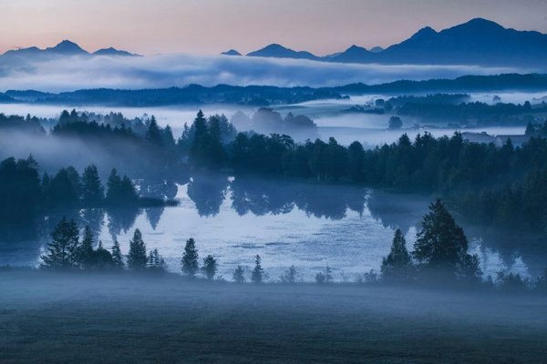 Красивый синий пейзаж большой