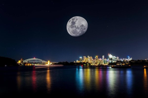 Суперлуние Барселона