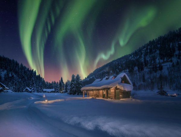 Домик в лесу Северное сияние