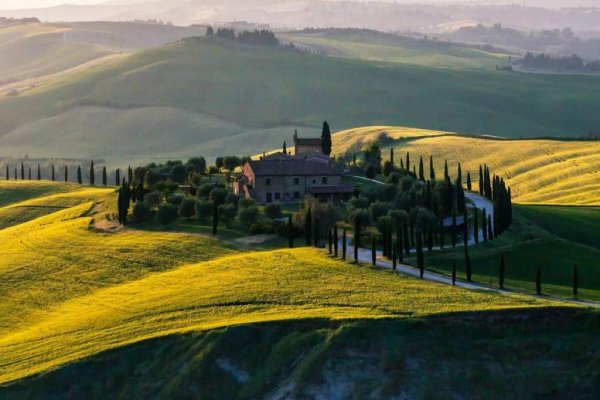 Италия поля Тосканы
