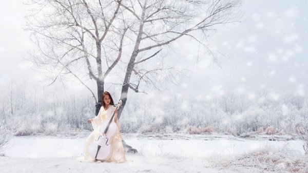 Девушка на зимнем пейзаже