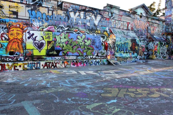 Город в стиле граффити