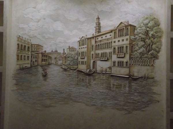 Барельеф Венеция на стене