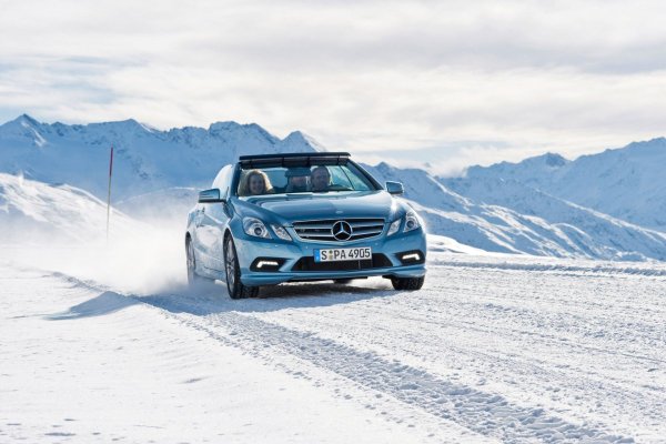 Mercedes Benz Snow