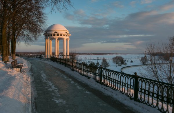Картины в театре имени Волкова Ярославль