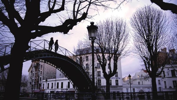 Париж улица деревья