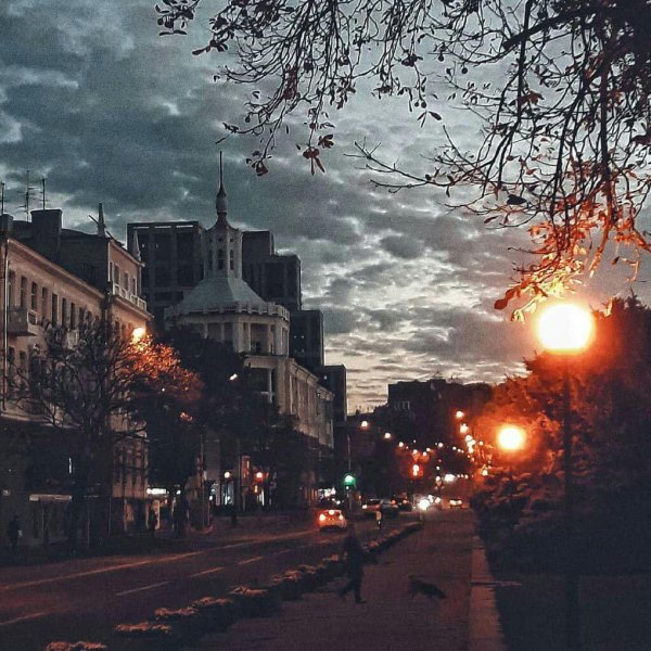 Вечерний город