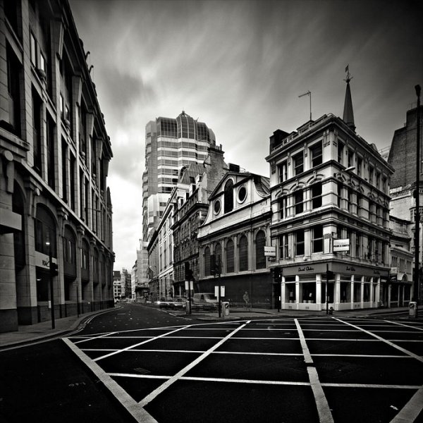 Черно белый город