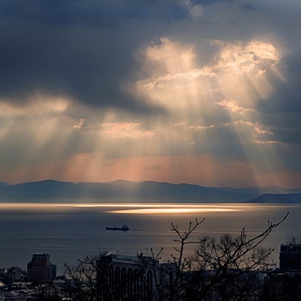 Город море закат