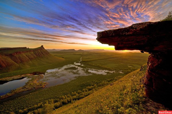 Горная гряда сундуки Хакасия