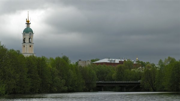 Саров сквер у башни