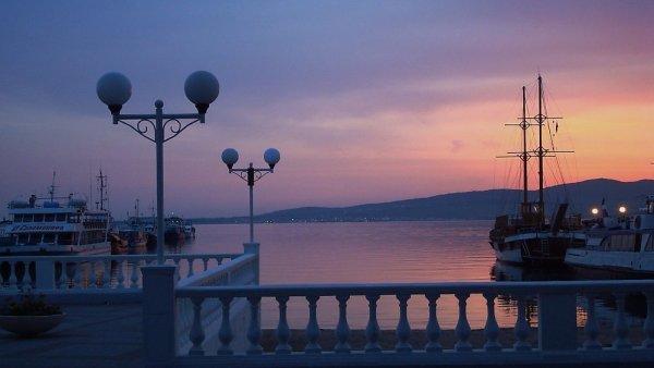 Голубая бухта Бжид море