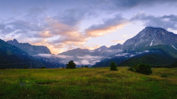 Грузия рассвет в горах